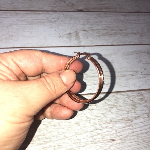 NEW Rose Gold Plated 1.5'' Round Hoop Earrings - Picture 1 of 4